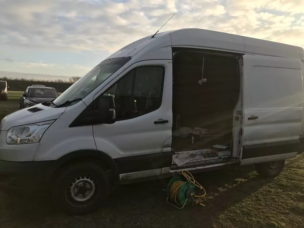 House Clearance Van helping to clear out rubbish